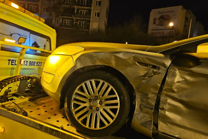 7/7 Rozbite samochody na rondzie Górczyńskim