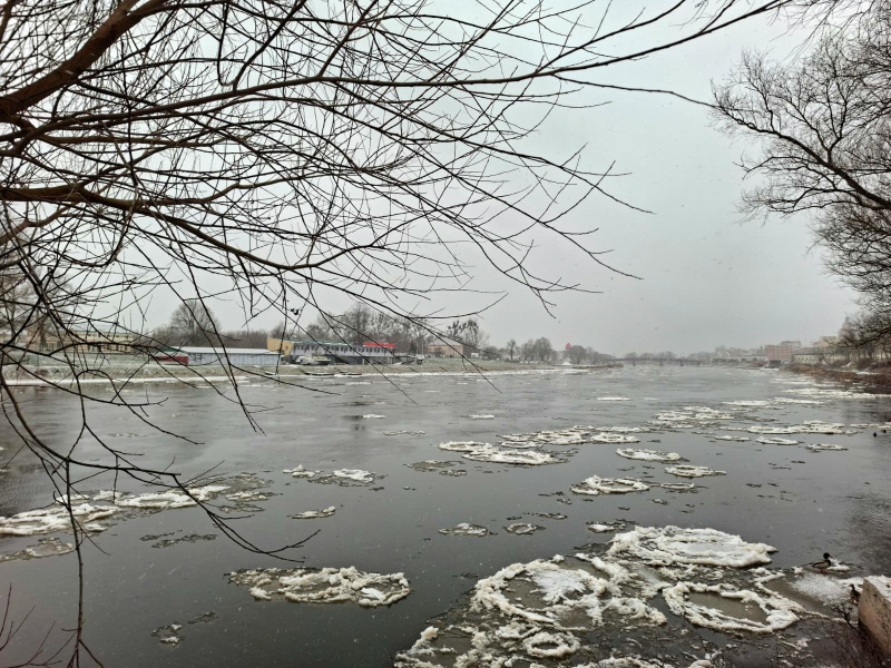3/7 Zima nad Wartą. Śryż pojawił się na rzece w Gorzowie