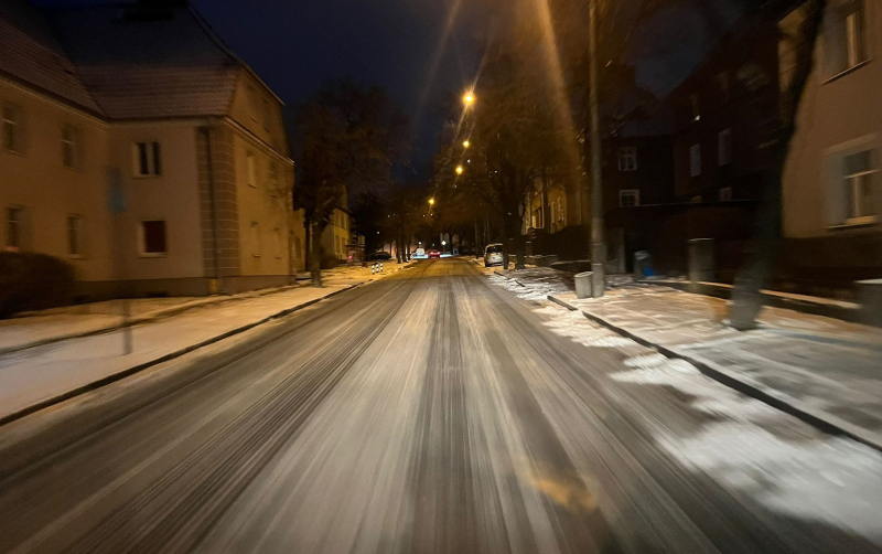 2/6 Nocne opady śniegu w Gorzowie