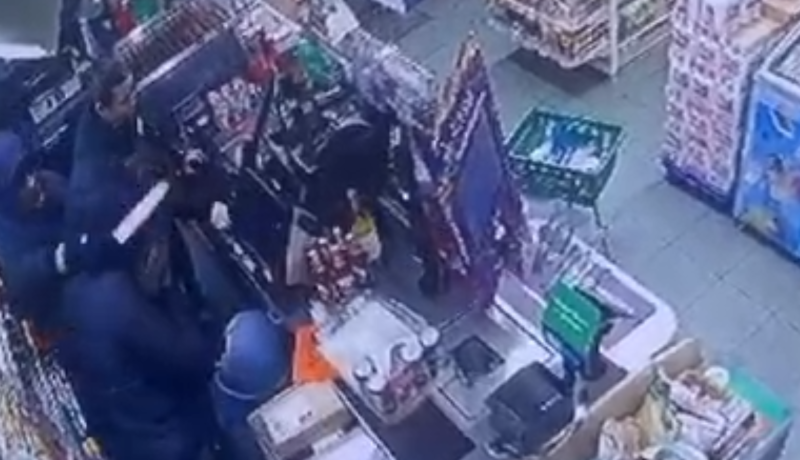 2/8 Gorzów: Napadał na Żabkę, sterroryzował klientkę i pracownicę