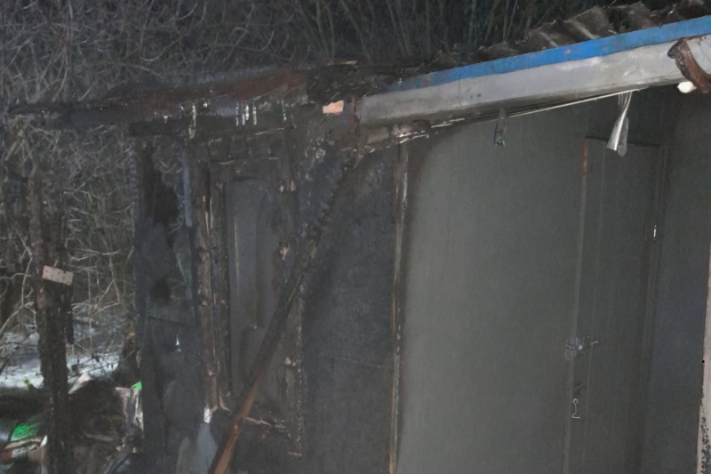 2/6 Dwie osoby zginęły w pożarze altany na Lipowej