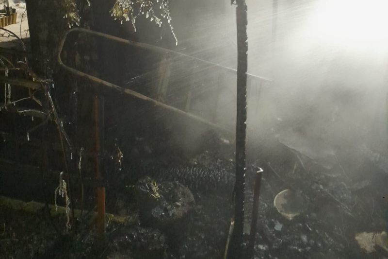 4/6 Dwie osoby zginęły w pożarze altany na Lipowej