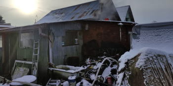 Pożar przydomowego warsztatu samochodowego