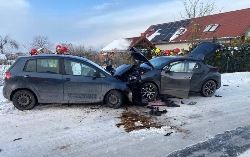 4/7 Wypadek w Santocku. Zderzenie Toyoty i Volkswagena