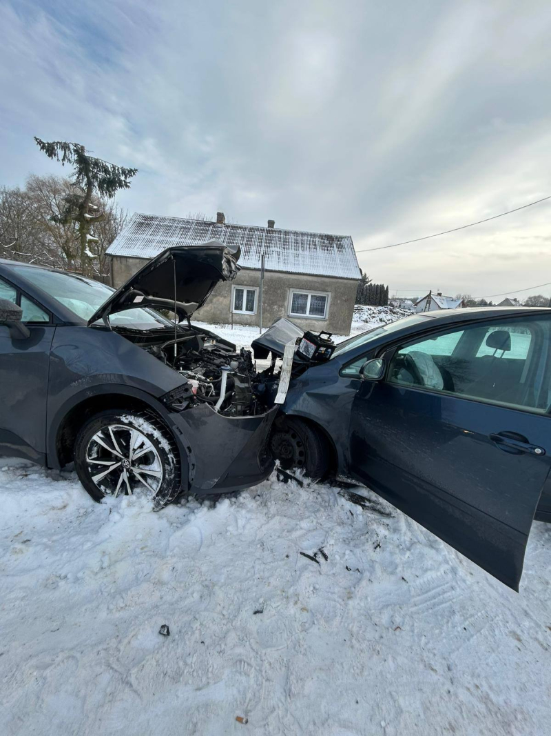 5/7 Wypadek w Santocku. Zderzenie Toyoty i Volkswagena