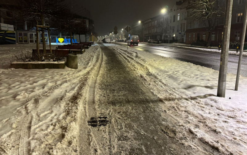 2/5 Ślisko na drogach i chodnikach w Gorzowie