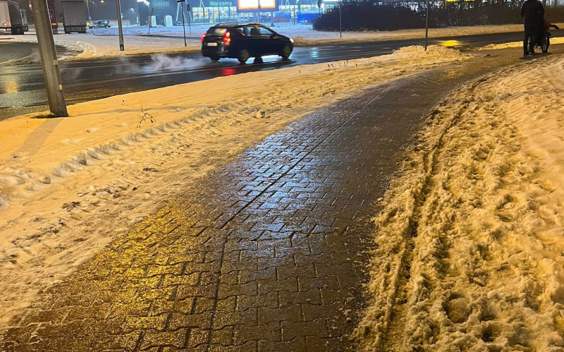 4/5 Ślisko na drogach i chodnikach w Gorzowie