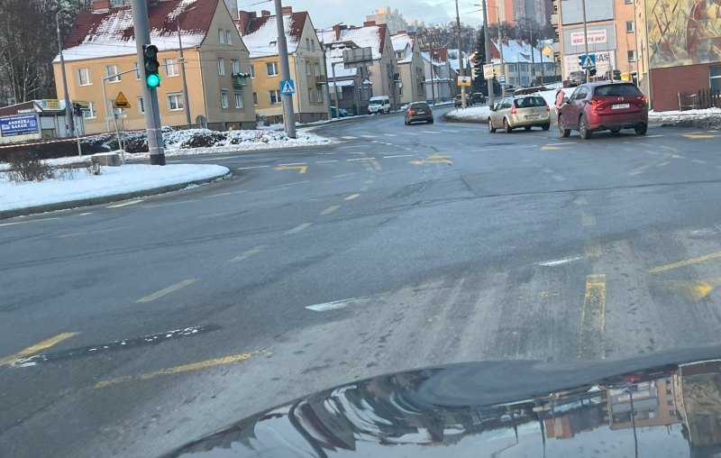 2/4 Żółte linie na rondzie Santockim starły się