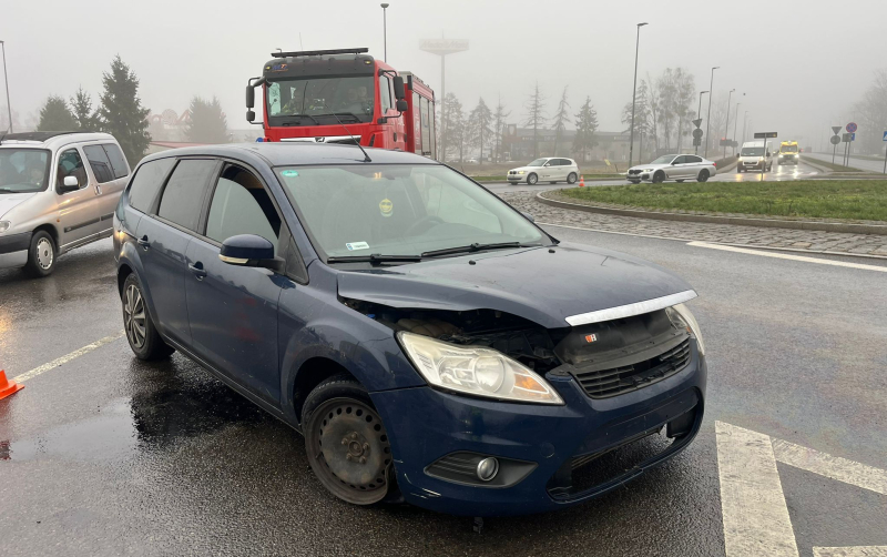 1/5 Naćpany kierowca forda przejechał rondo na wprost