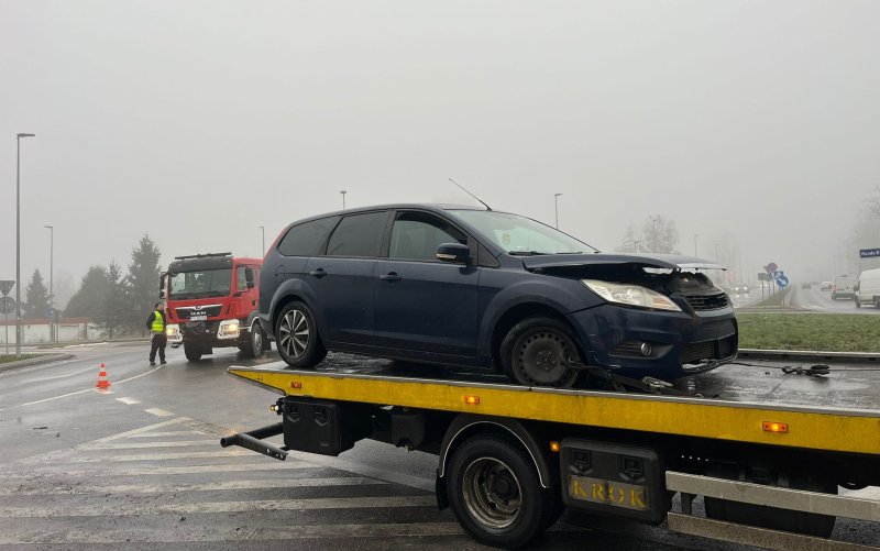 4/5 Naćpany kierowca forda przejechał rondo na wprost