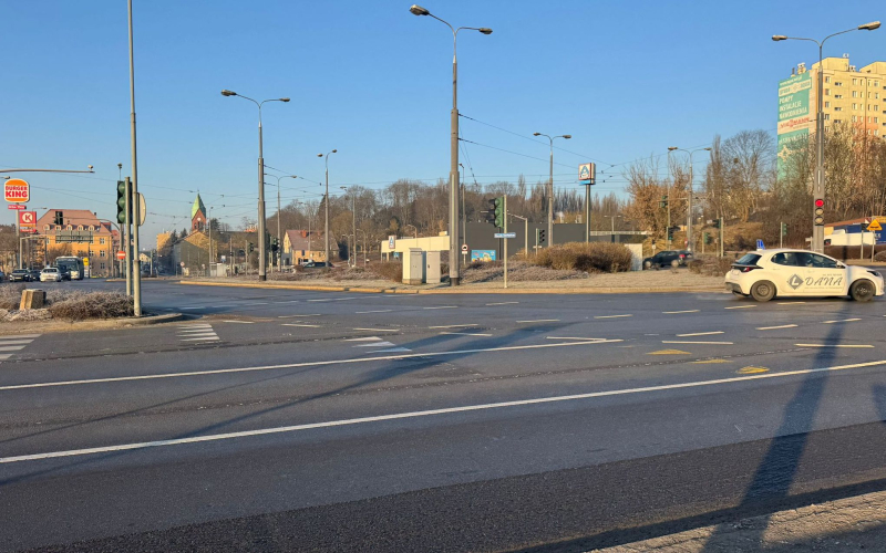 1/8 Starte żółte linie na rondzie Santockim w Gorzowie