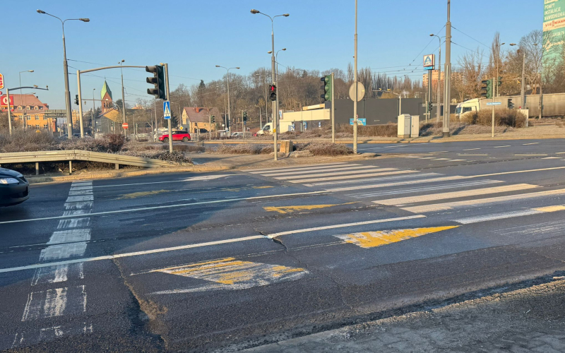 8/8 Starte żółte linie na rondzie Santockim w Gorzowie