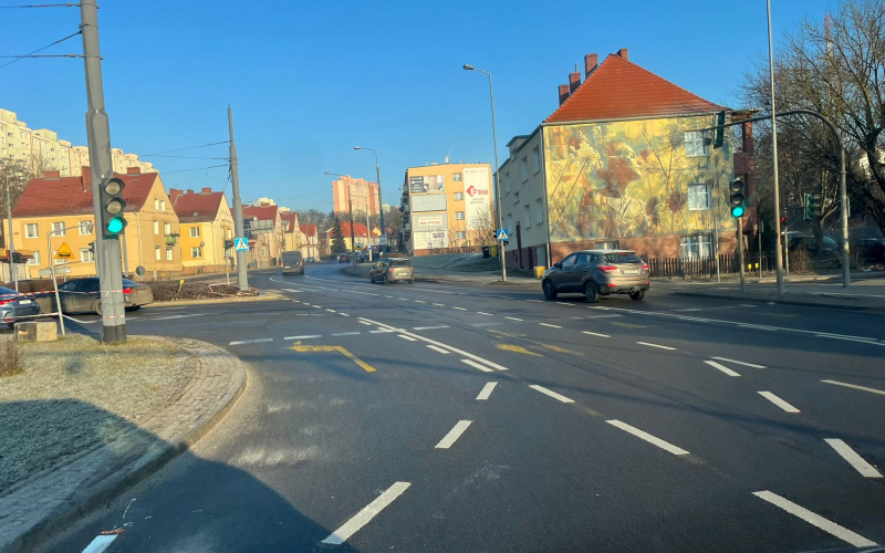 3/6 Nowe oznakowanie na rondzie Santockim w Gorzowie