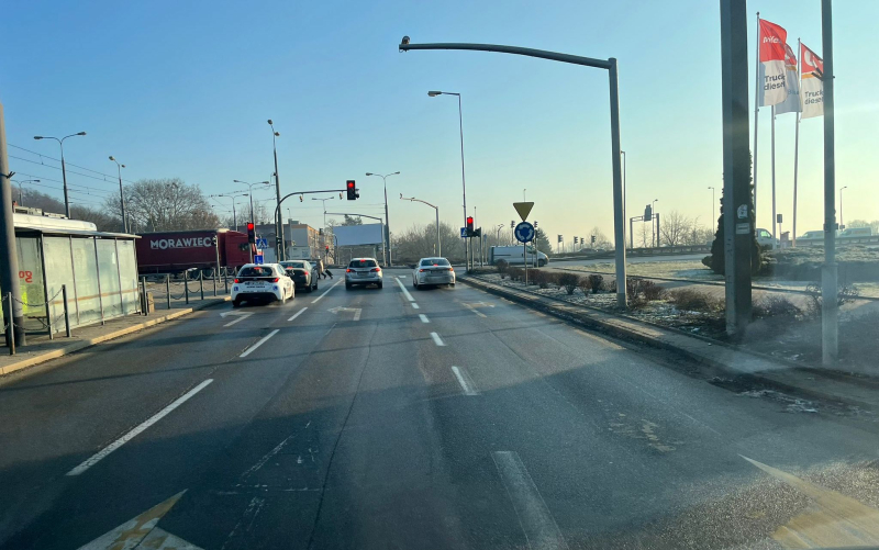 5/6 Nowe oznakowanie na rondzie Santockim w Gorzowie