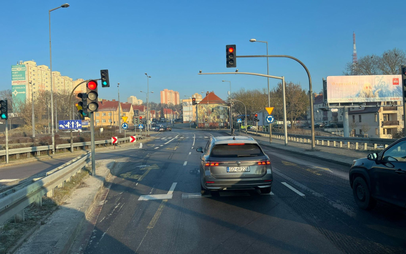 6/6 Nowe oznakowanie na rondzie Santockim w Gorzowie