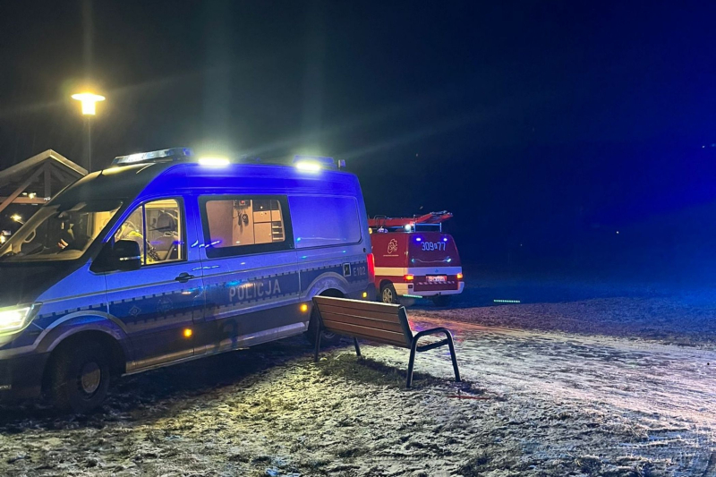 5/5 Pod quadem załamał się lód na zamarzniętej Noteci w Santoku