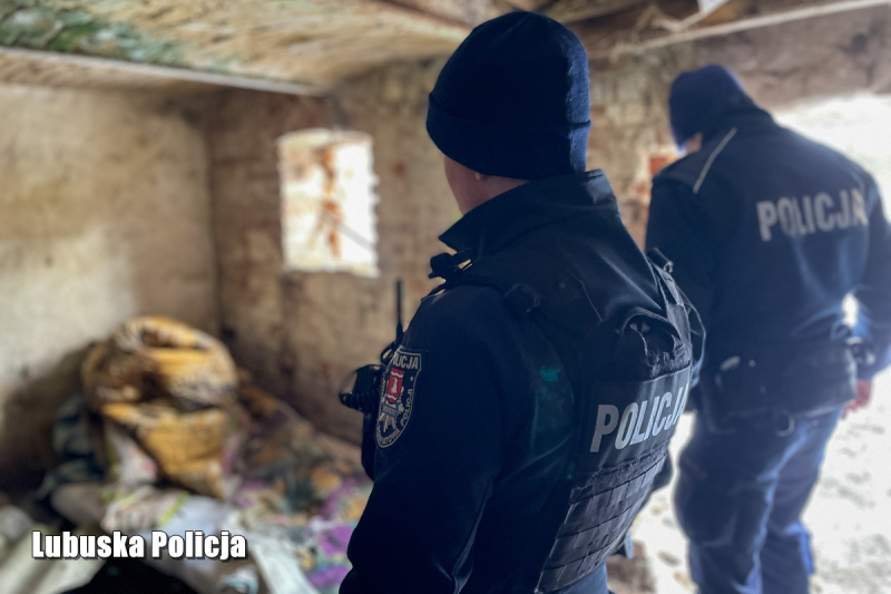 7/9 Silne mrozy w regionie. Policja sprawdziła ponad 120 miejsc, gdzie mogą przebywać osoby bezdomne