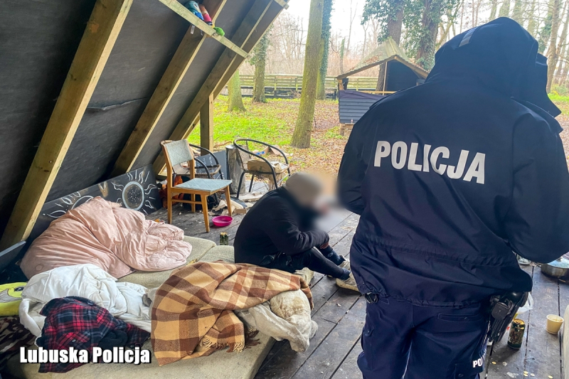 9/9 Silne mrozy w regionie. Policja sprawdziła ponad 120 miejsc, gdzie mogą przebywać osoby bezdomne