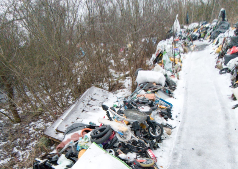 5/10 Hałdy śmieci na terenie rezerwatu Gorzowskie Murawy