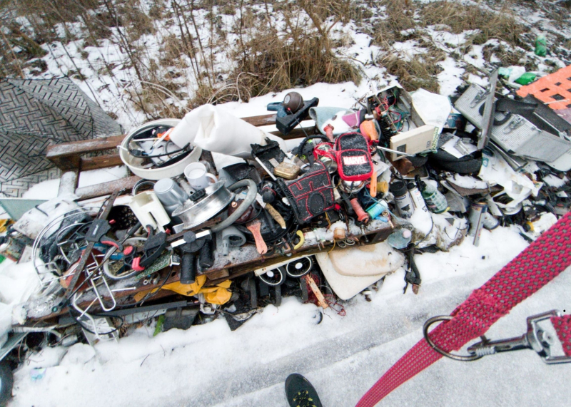 6/10 Hałdy śmieci na terenie rezerwatu Gorzowskie Murawy