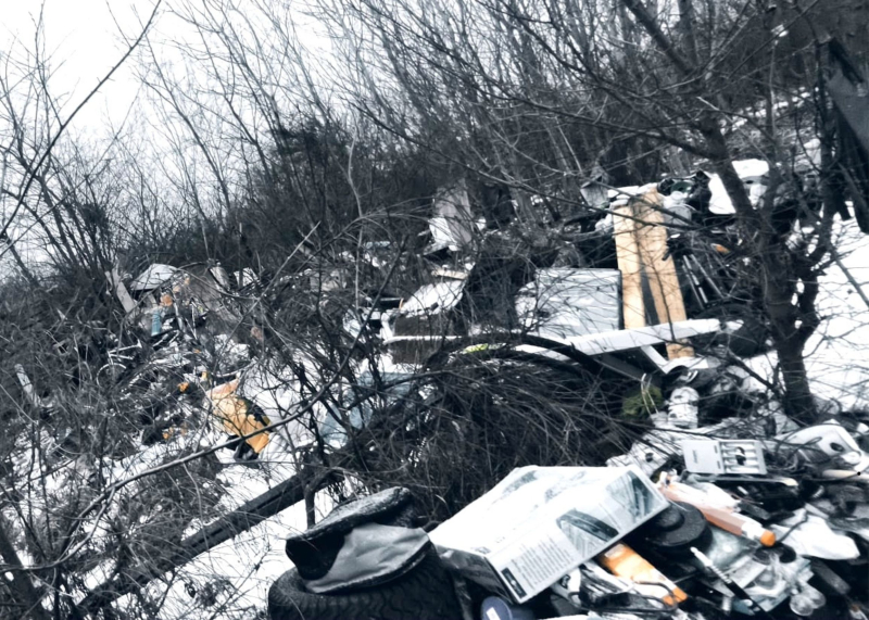 10/10 Hałdy śmieci na terenie rezerwatu Gorzowskie Murawy