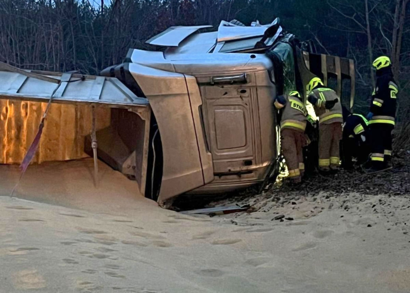 6/9 Wypadek na DK22 pod Gorzowem. Czołówka Toyoty i ciężarówki