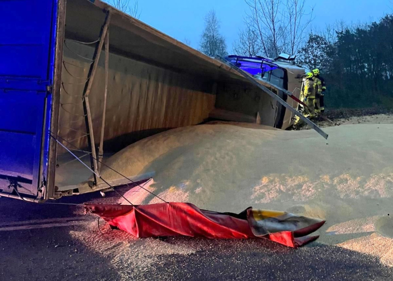 7/9 Wypadek na DK22 pod Gorzowem. Czołówka Toyoty i ciężarówki
