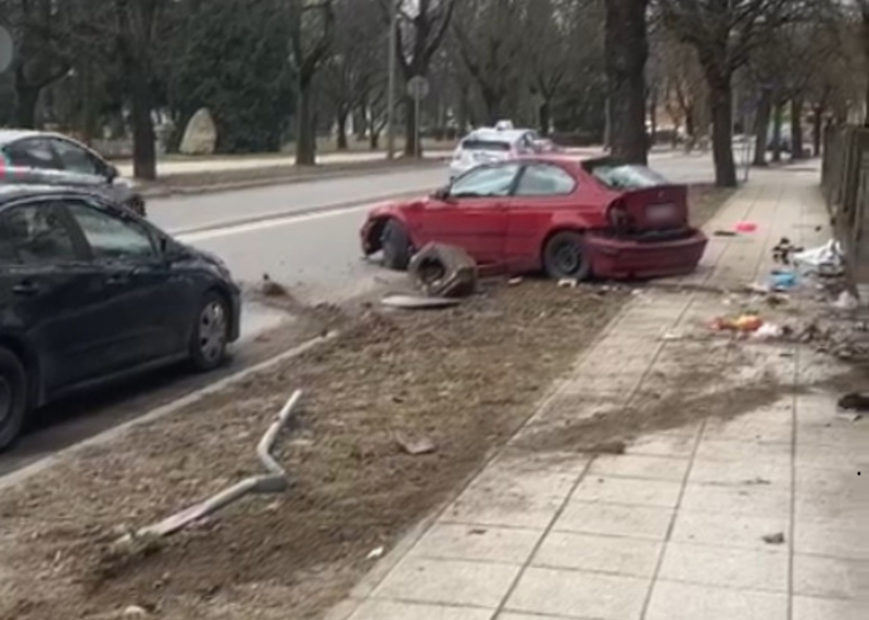 1/3 Rozbite BMW przy Estkowskiego w Gorzowie