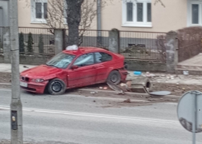 3/3 Rozbite BMW przy Estkowskiego w Gorzowie
