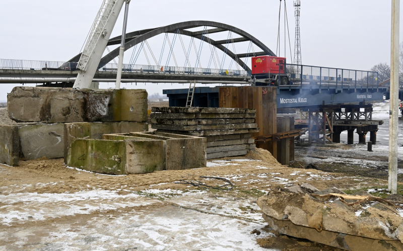 2/10 Budowa mostu tymczasowego w Santoku