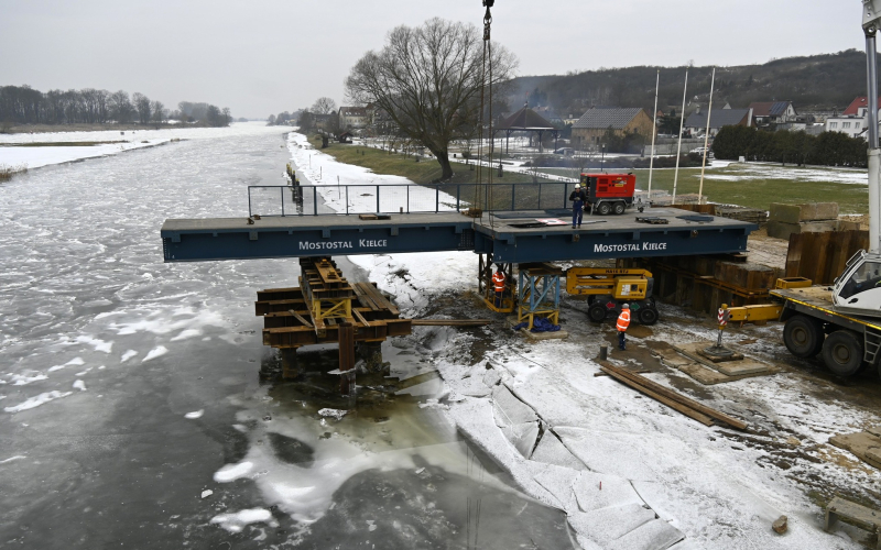 6/10 Budowa mostu tymczasowego w Santoku