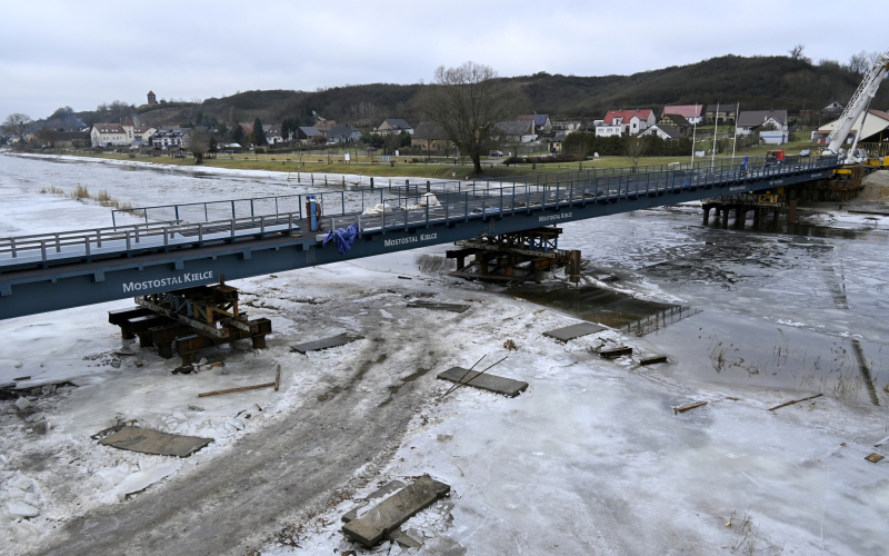 9/10 Budowa mostu tymczasowego w Santoku