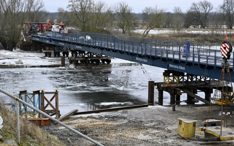 10/10 Budowa mostu tymczasowego w Santoku