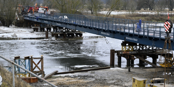 Budowa mostu tymczasowego w Santoku