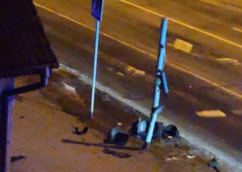 1/5 Pijany kierowca rozbił Toyotę przy ul. Podmiejskiej w Gorzowie