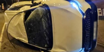 Pijany kierowca rozbił Toyotę przy ul. Podmiejskiej