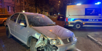 Pijany kierowca Volkswagena uderzył w drzewo na Borowskiego