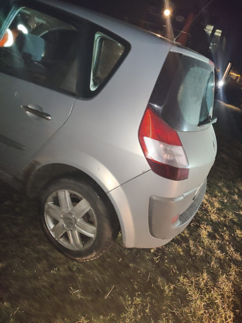 4/7 Pijany kierowca Renault utknął na torach