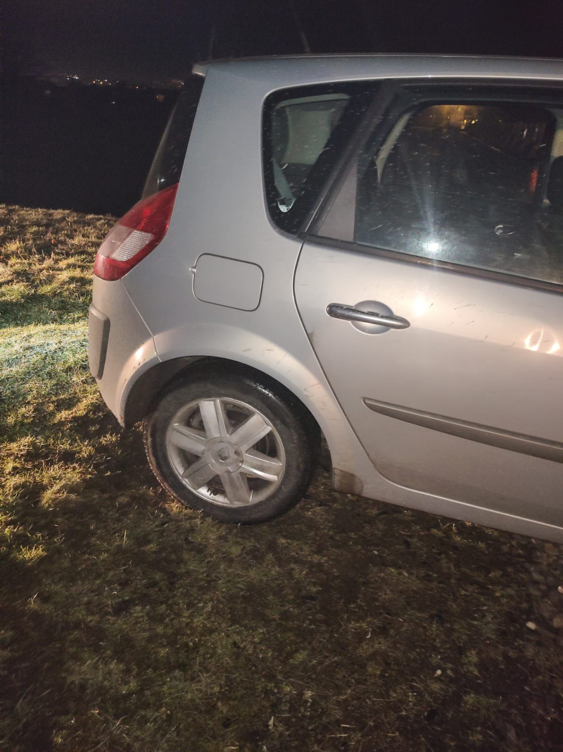 5/7 Pijany kierowca Renault utknął na torach