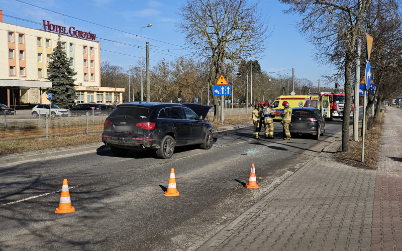 4/9 Zderzenie Opla, Renault i Audi przy Walczaka