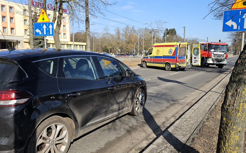 5/9 Zderzenie Opla, Renault i Audi przy Walczaka