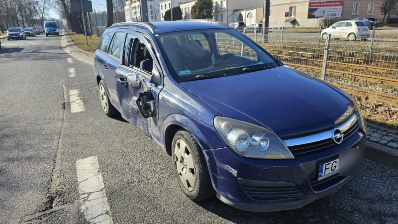 9/9 Zderzenie Opla, Renault i Audi przy Walczaka