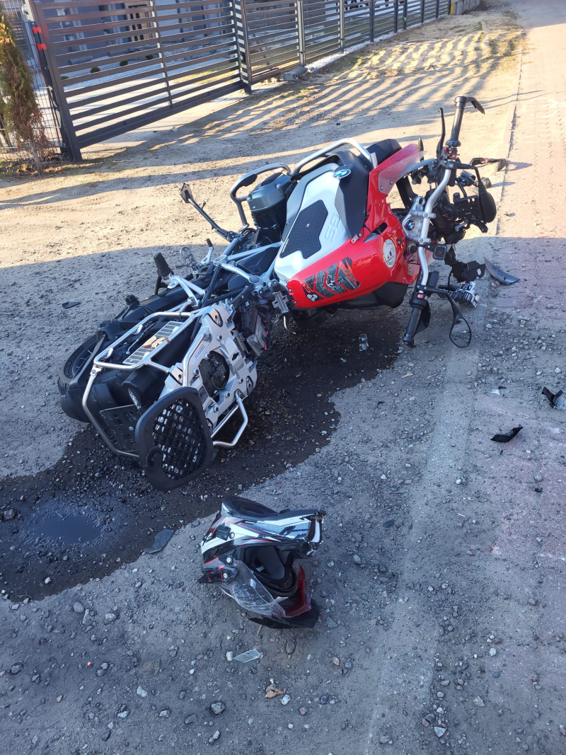 2/4 Wypadek w Kłodawie. Zderzenie busa i motocykla