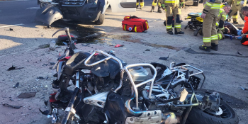 Wypadek w Kłodawie. Zderzenie busa i motocykla