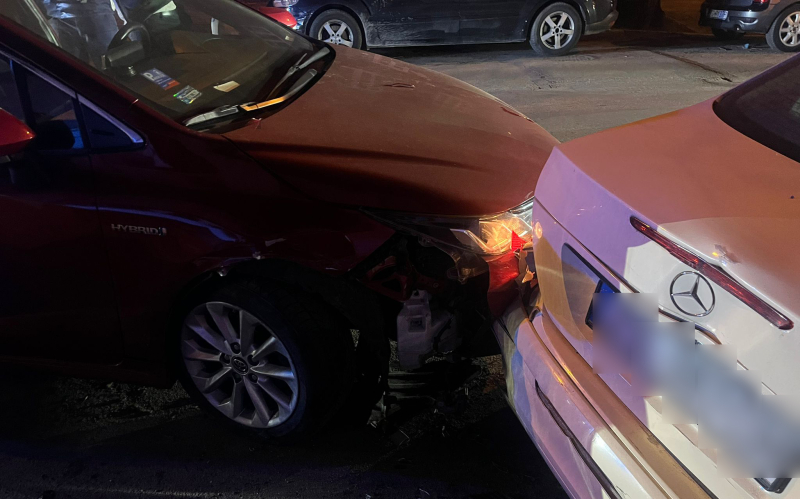 1/7 Pijany kierowca Toyoty rozbił zaparkowane auta na Borowskiego