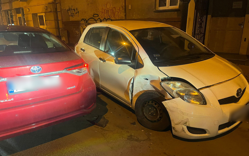 3/7 Pijany kierowca Toyoty rozbił zaparkowane auta na Borowskiego