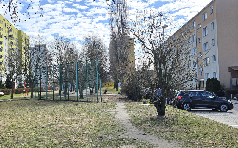 5/6 Boisko przy ul. Kuratowskiej na Piaskach