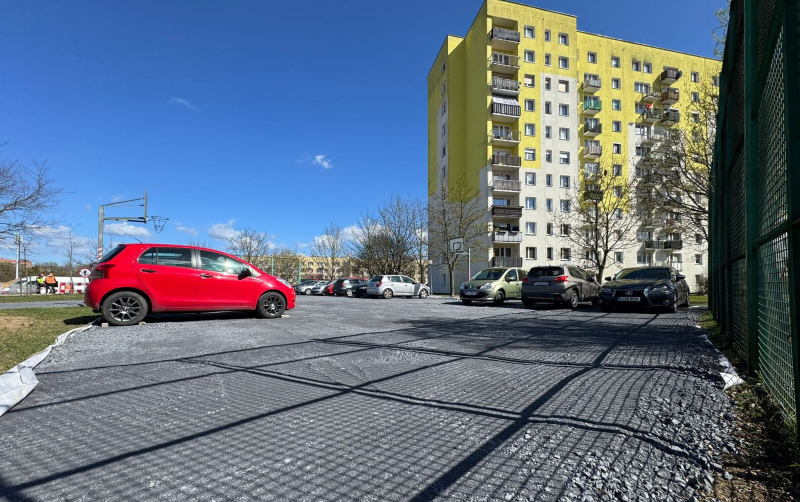 1/5 Tymczasowy parking na boisku na os. Piaski w Gorzowie