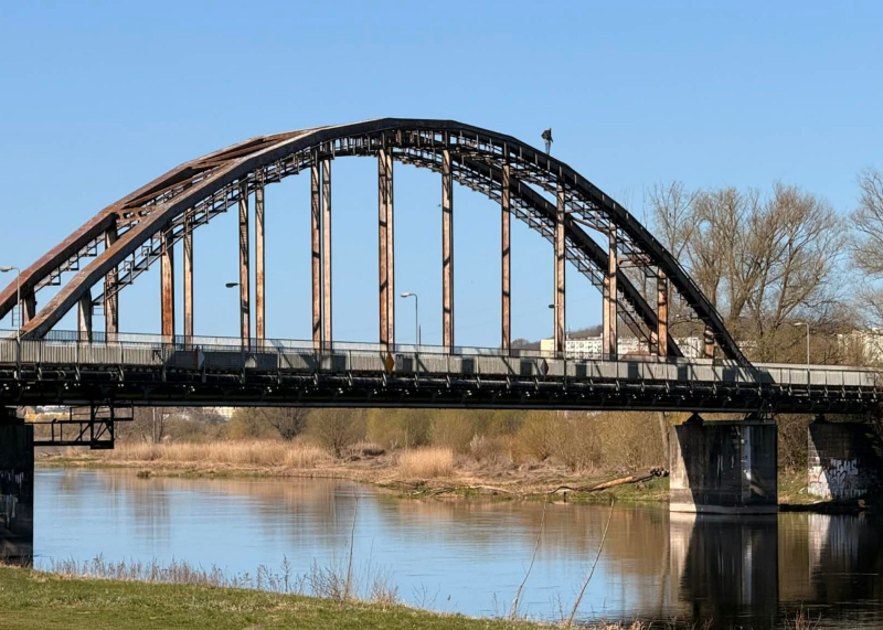 3/3 Mężczyzna wszedł na most kolejowy w Gorzowie