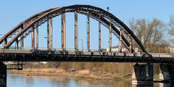 Mężczyzna wszedł na most kolejowy w Gorzowie